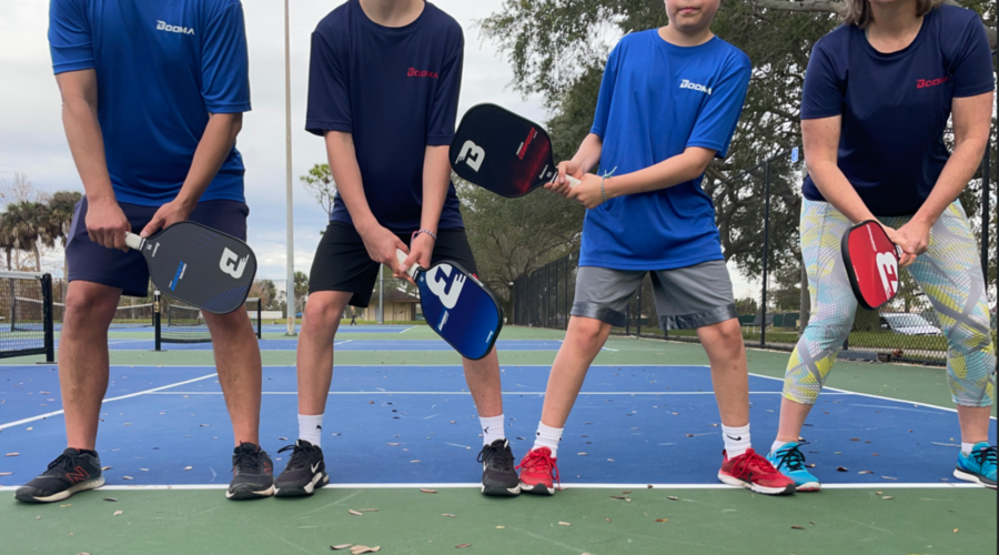 Famille BOOMA sur un terrain de pickleball