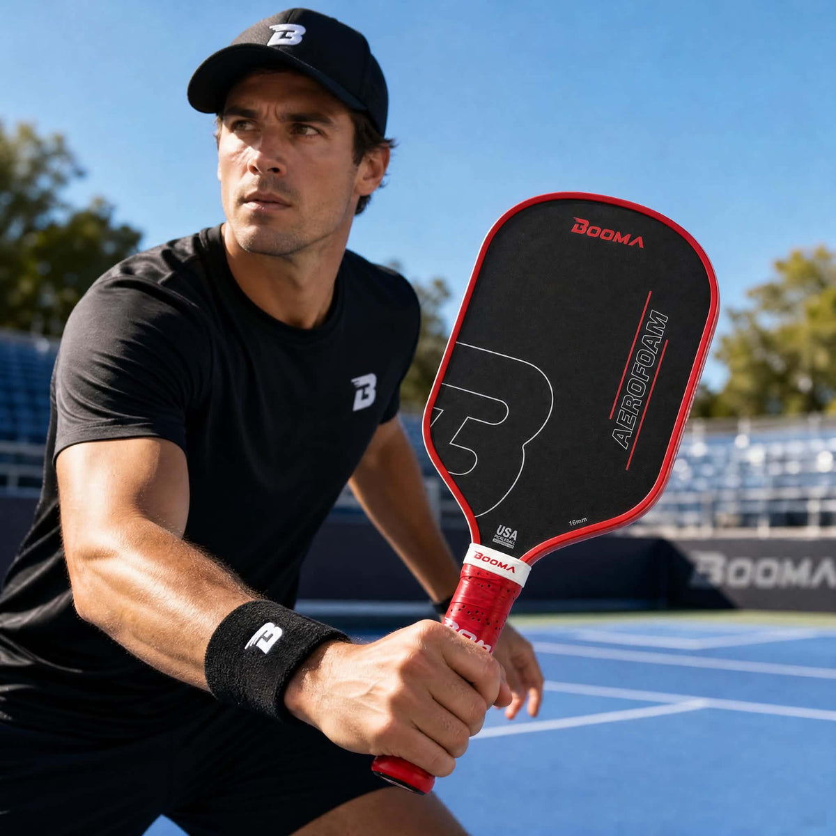 Raquette de pickleball BOOMA Aerofoam en main