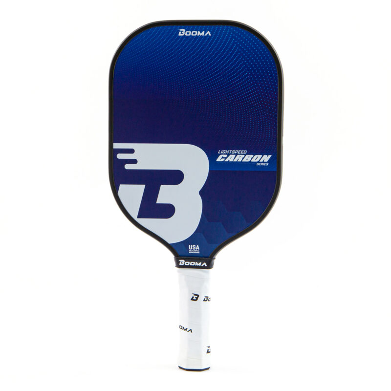 Une raquette de Pickleball BOOMA Lightspeed Carbon Series bleue.