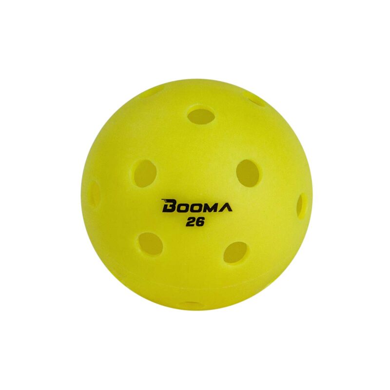 Gros plan d'une balle de pickleball BOOMA 26 jaune sur fond blanc.