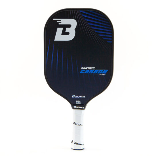 Raquette de pickleball BOOMA Control Carbon Series bleue sur fond blanc.