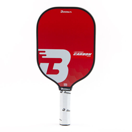 Une raquette de Pickleball BOOMA Lightspeed Carbon Series rouge.