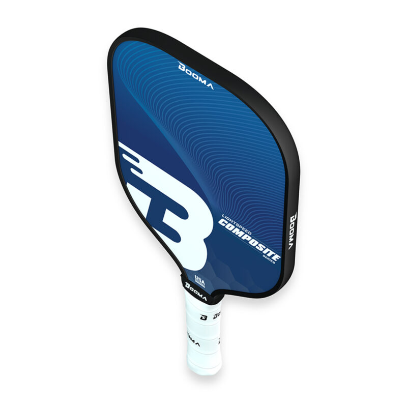 Vue du dessus d'une raquette de pickleball BOOMA Lightspeed Composite Series bleue sur fond blanc.